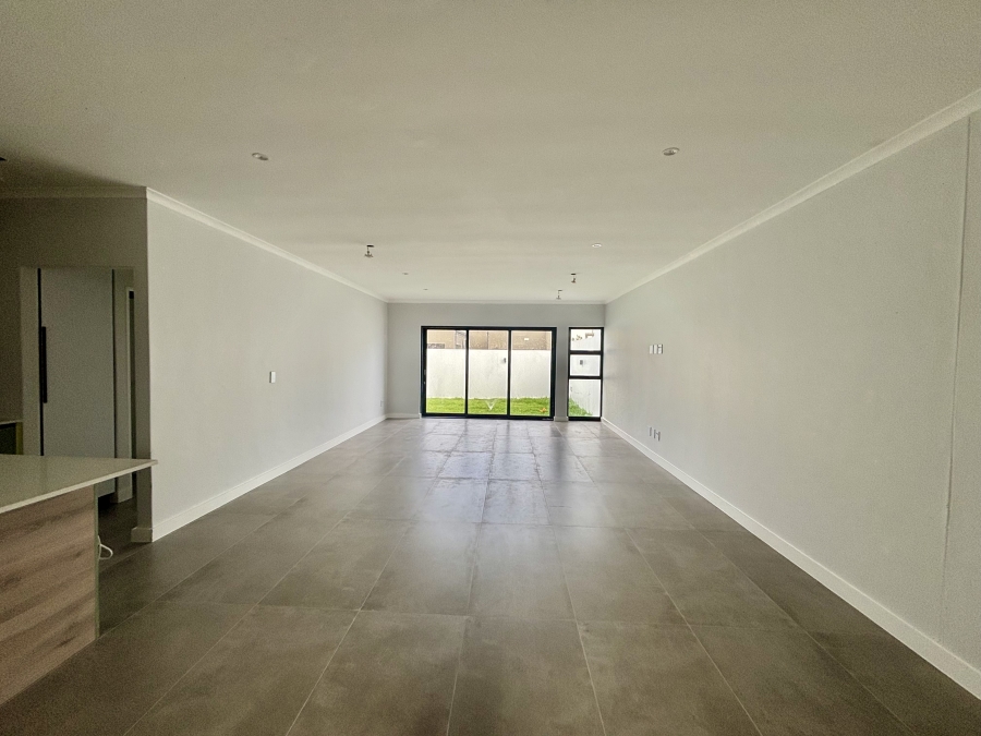 To Let 4 Bedroom Property for Rent in Sandown Western Cape